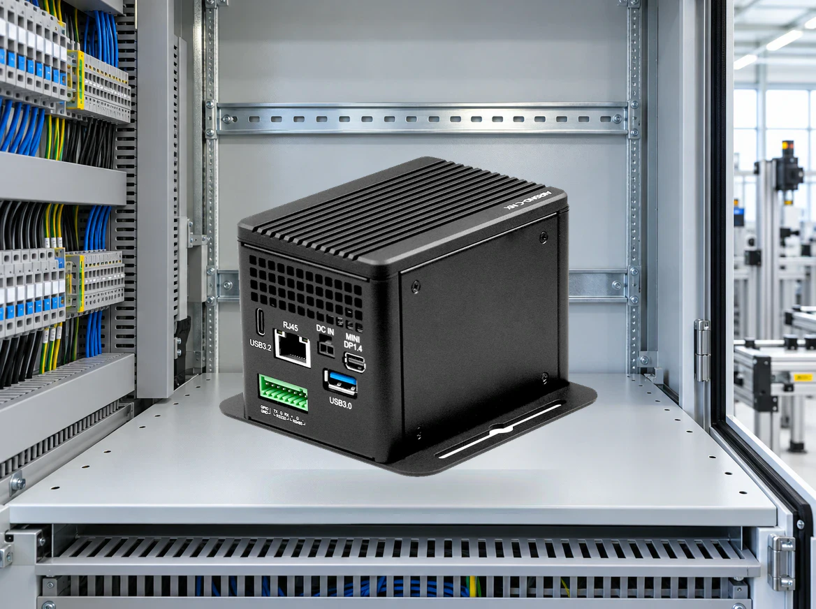 Fanless industrial computer installed in a machine cabinet